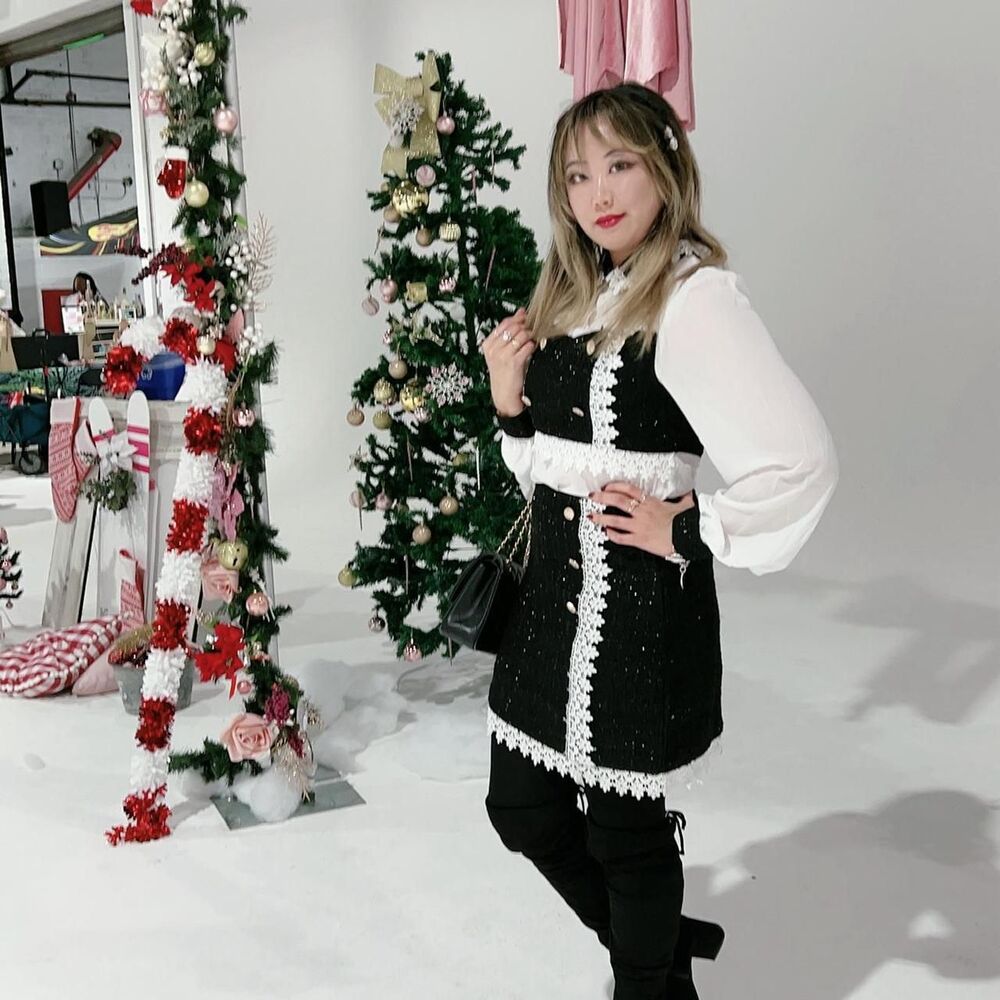 Set: K-Pop inspired Top and Skirt - Picture 4 of 7